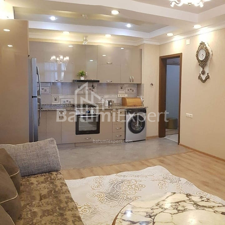 ბინა 85 კვ/მ - ექვთიმე თაყაიშვილი, Batumi, საქართველო