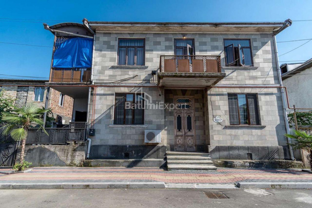 კერძო სახლი 120 კვ/მ - კაიხოსრო ჩოლოყაშვილი, ბათუმი, საქართველო