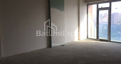ბინა 1-ოთახი 47.7 კვ.მ - ლეხი და მარია კაჩინსკი, Batumi