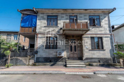 კერძო სახლი 6-ოთახი 120 კვ.მ - კაიხოსრო ჩოლოყაშვილი, Batumi